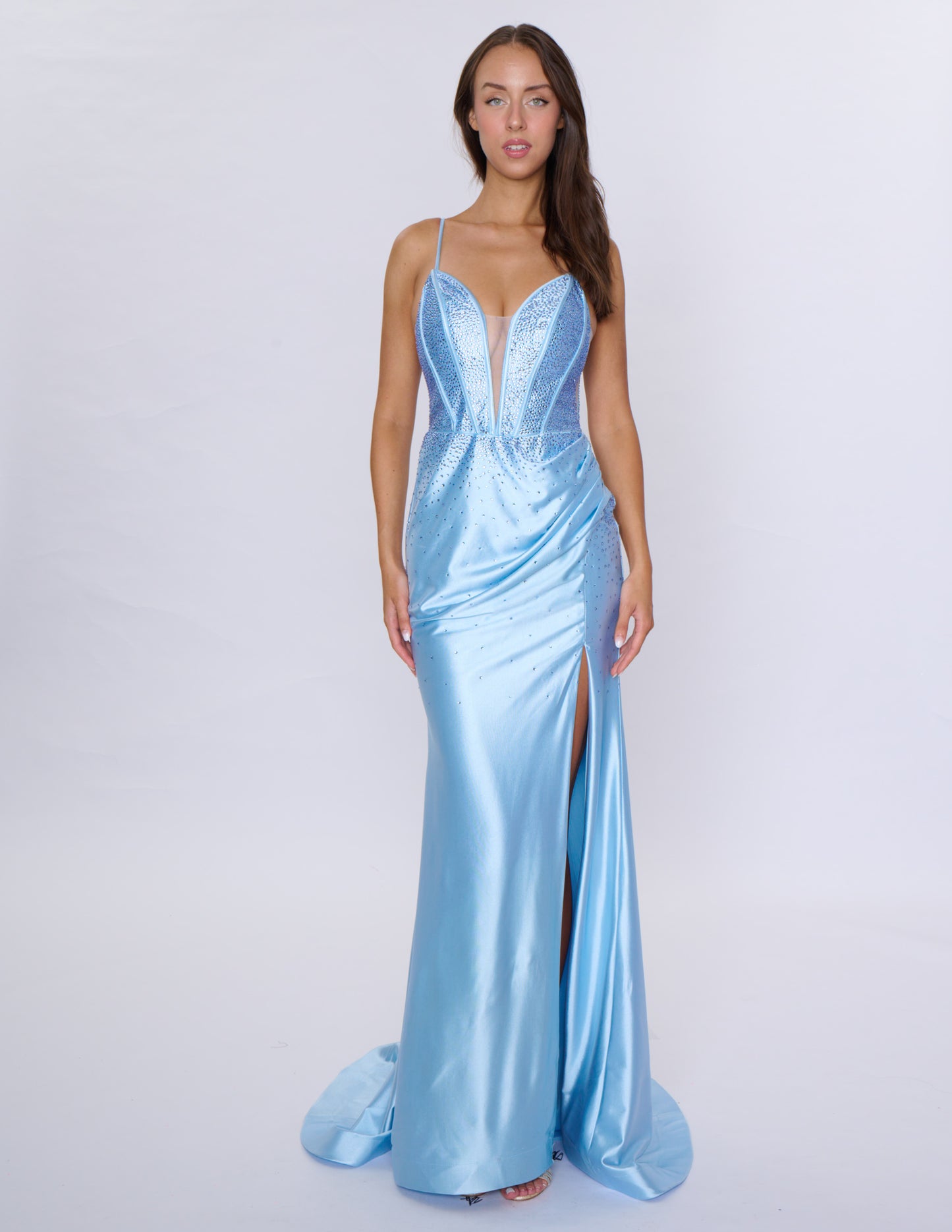 Experience elegance and glamour with our Nina Canacci 6687 long fitted prom dress. Featuring a crystal corset and a V-neck with a tasteful slit, this dress is perfect for formal evening events. Its figure-hugging fit and intricate details will make you stand out and feel confident all night long.

Sizes: 0-16

Colors: Red, Royal, Black, Blue