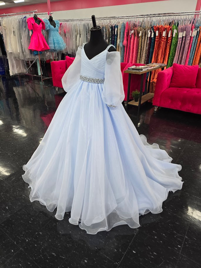 Expertly designed for pageants, formal events, and special occasions, the Ashley Lauren Girls 8273 Organza dress will make your little one feel like a true princess. Featuring a stunning long sleeve ballgown design, this dress is made from high-quality organza fabric and also features an elegant off the shoulder neckline. Give your child a look that will stand out and make them feel confident and beautiful.