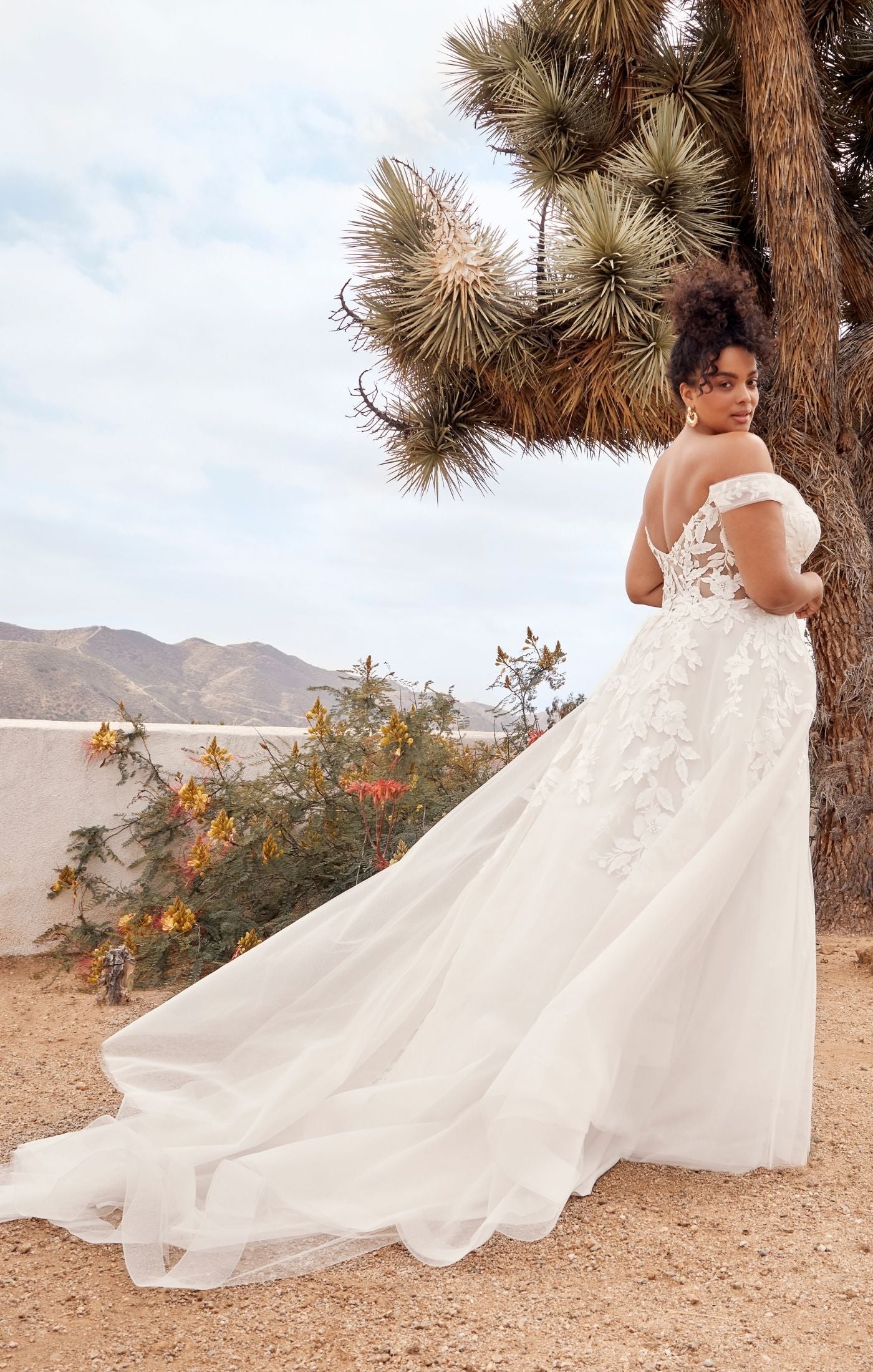 Casablanca Bridal Beloved BL433C size 22 Penny Curvy A-Line Wedding Dress Floral Lace Deep V-Neck Off The Shoulder Tulle Train Bridal Gown