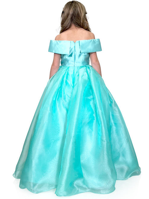 Look like a princess in Marc Defang 5059 Girls Long off the shoulder A line Ballgown. Its beautiful, full-length design will give your little girl an elegant and graceful look. The comfortable fabric and unique design guarantee a perfect fit for any occasion. For additional colors refer to swatches. 30 days  Sizes: 4,5,6,7,8,9,10,11,12,13,14  Colors: Teal, Baby Pink